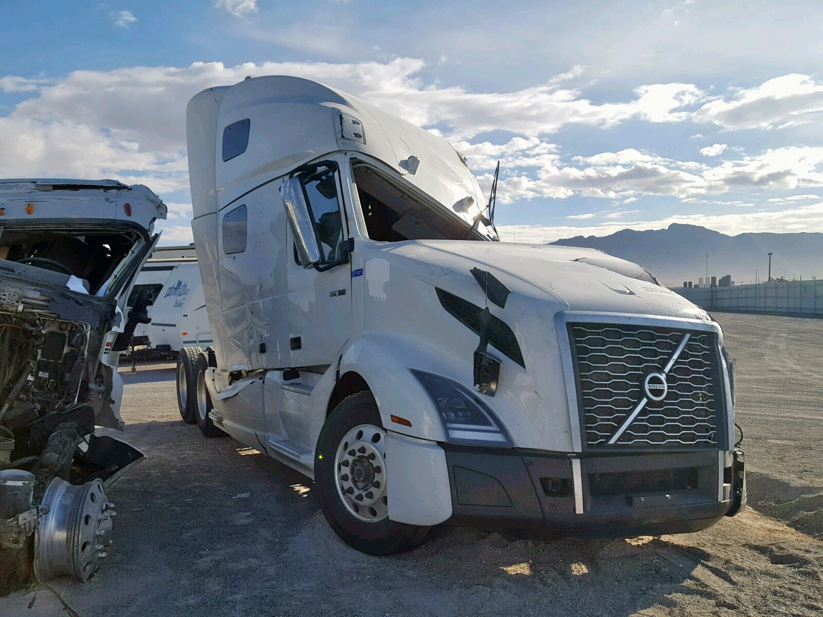 Volvo VNL RV