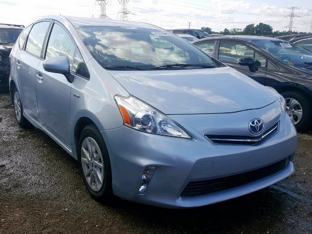 Toyota Prius v 2014