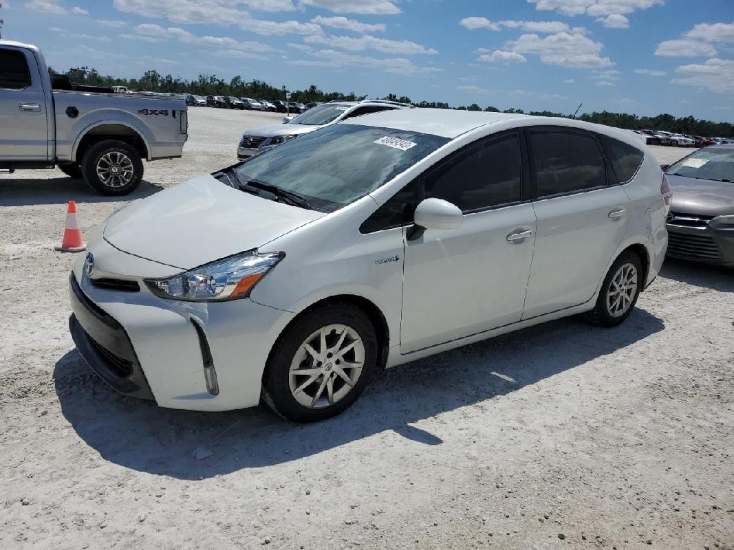 Toyota Prius v 2017