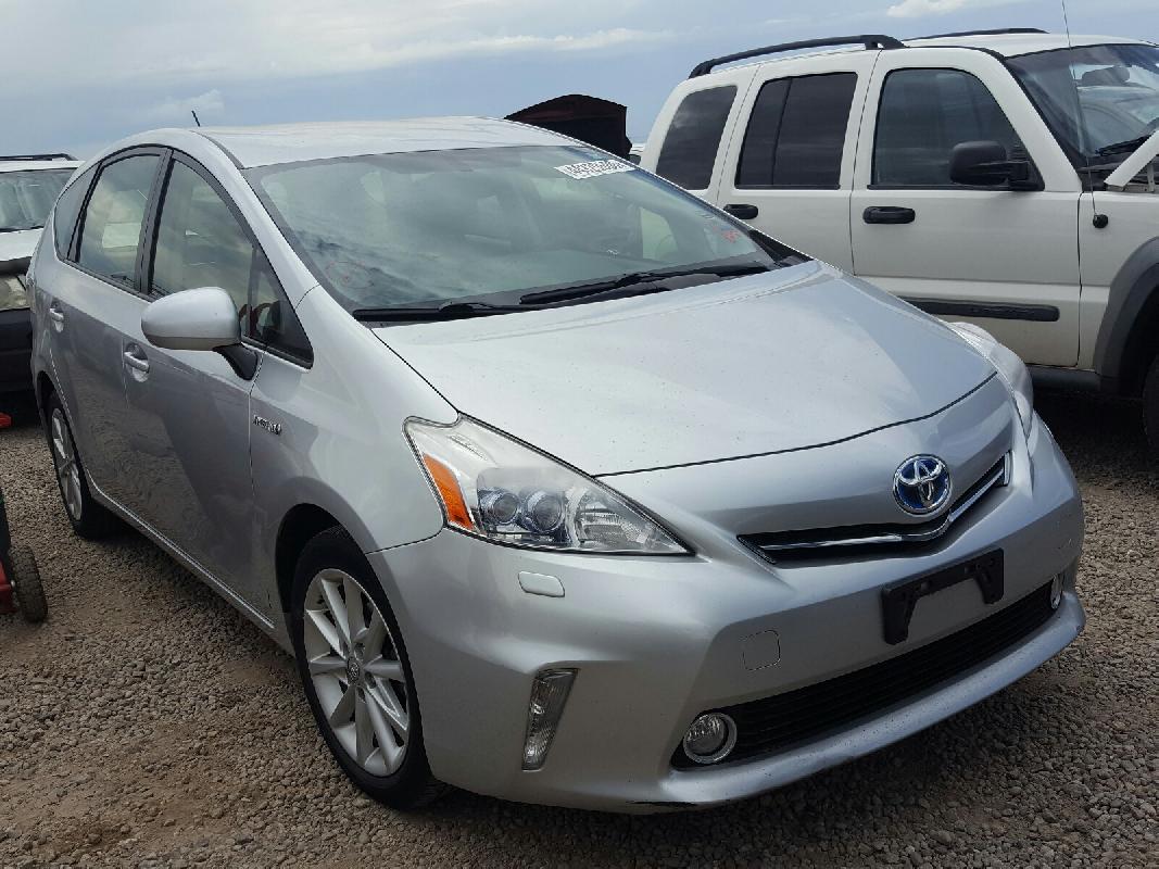 Toyota Prius v 2012