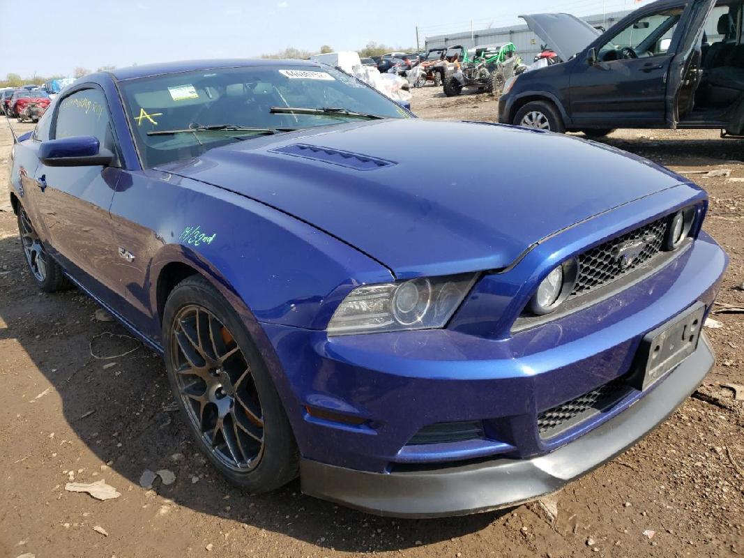 Ford Mustang 2013 сзади