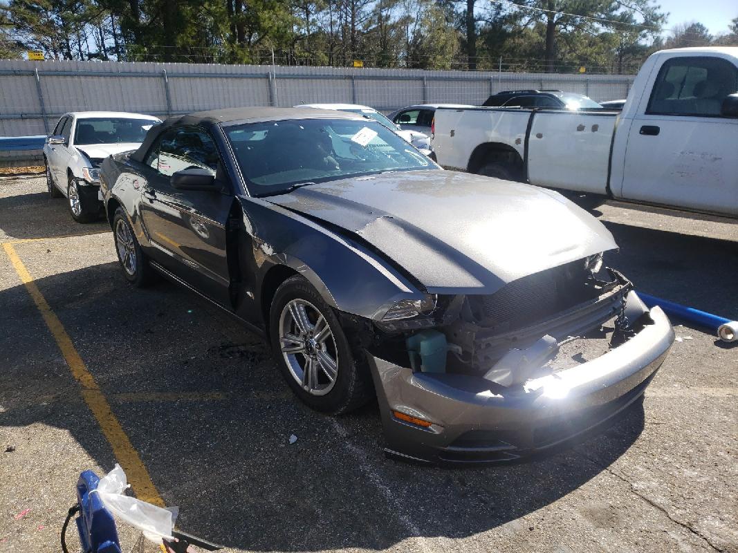 Ford Mustang v6 Convertible 2013