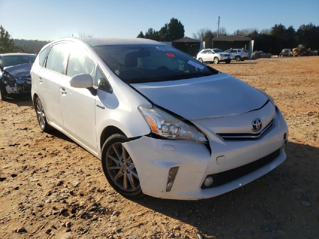 Toyota Prius v 2014