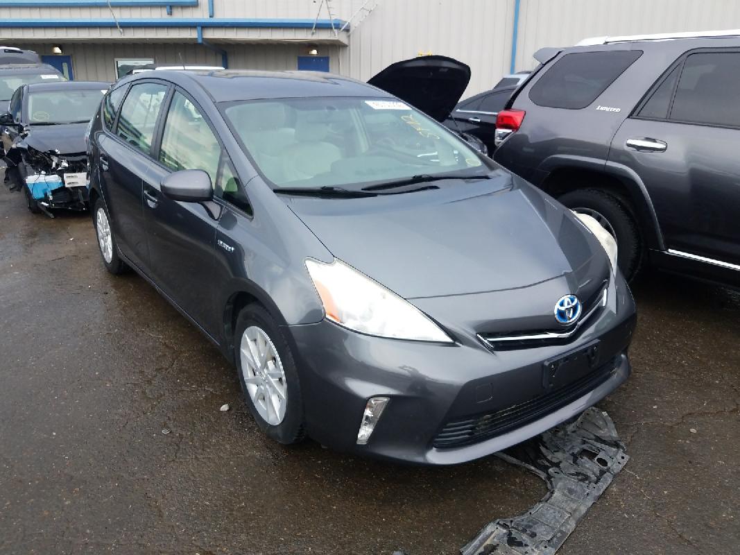 Toyota Prius v 2012