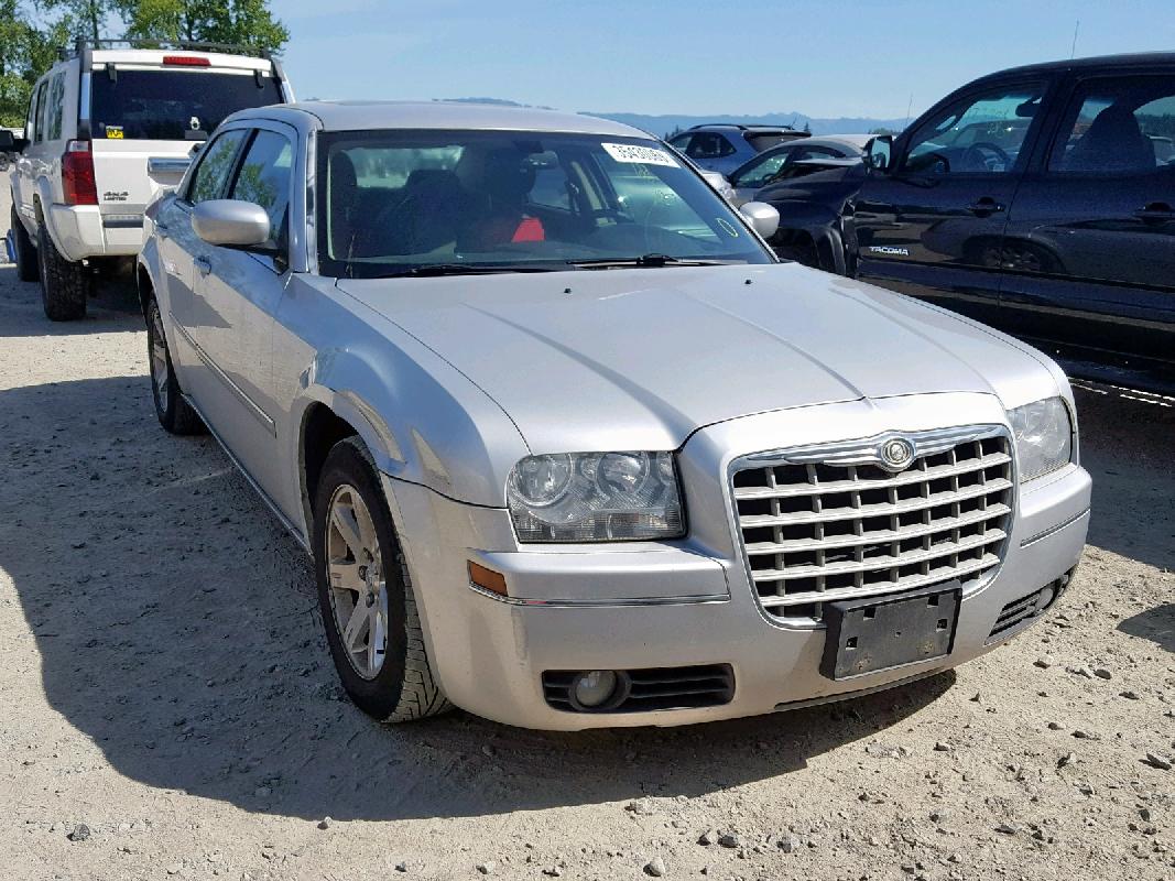 Крайслер 2006г. Крайслер 2006 года. 2005 Chrysler 300 [LX] in Daybreakers.