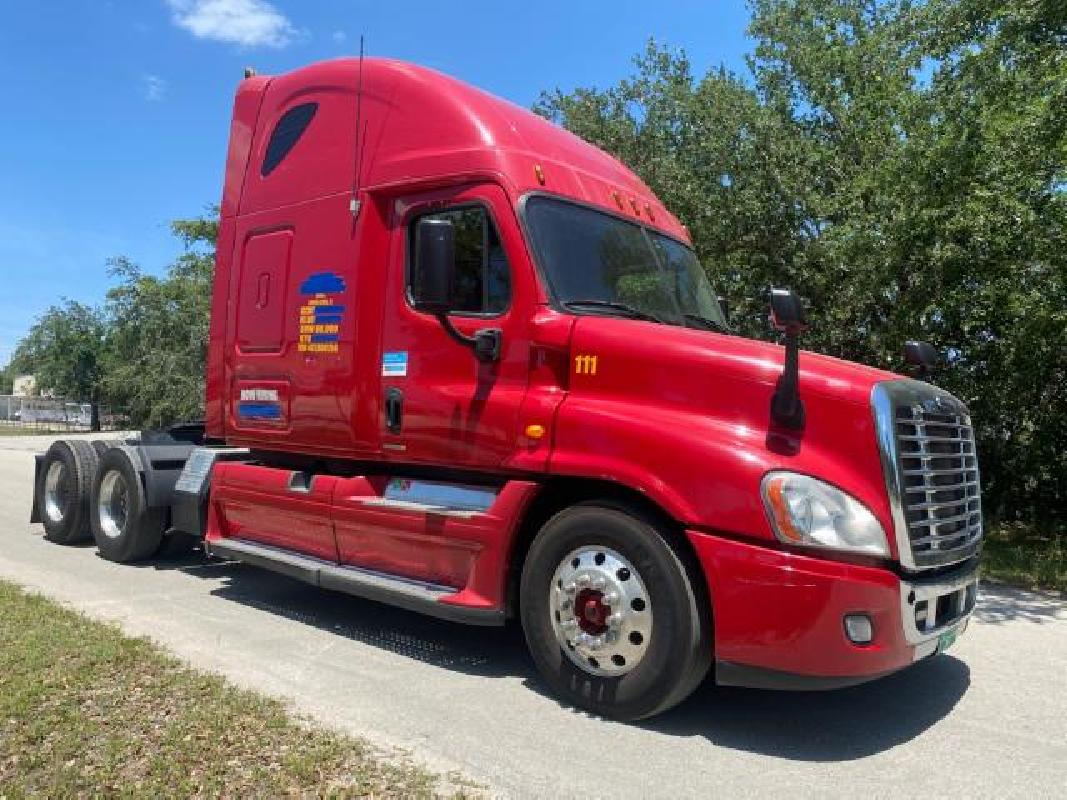 Freightliner Cascadia Red