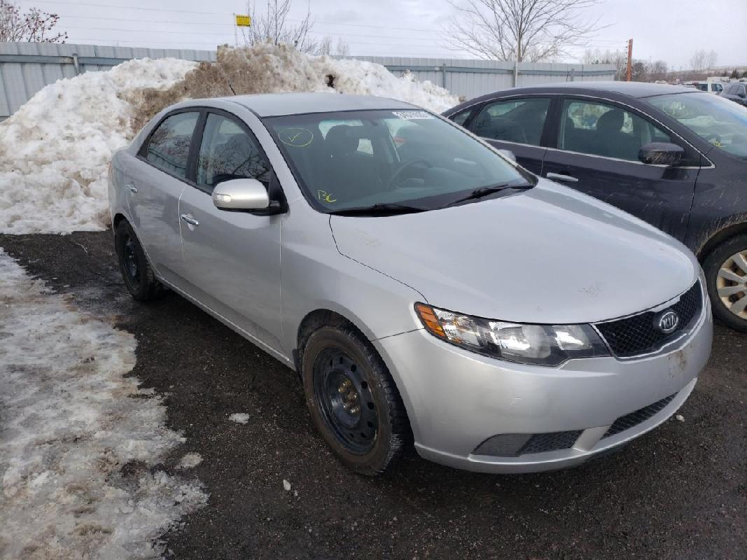 Автомобиль kia cerato vin knafu411bb5352498 год выпуска 2010 состояние плохое после аварии